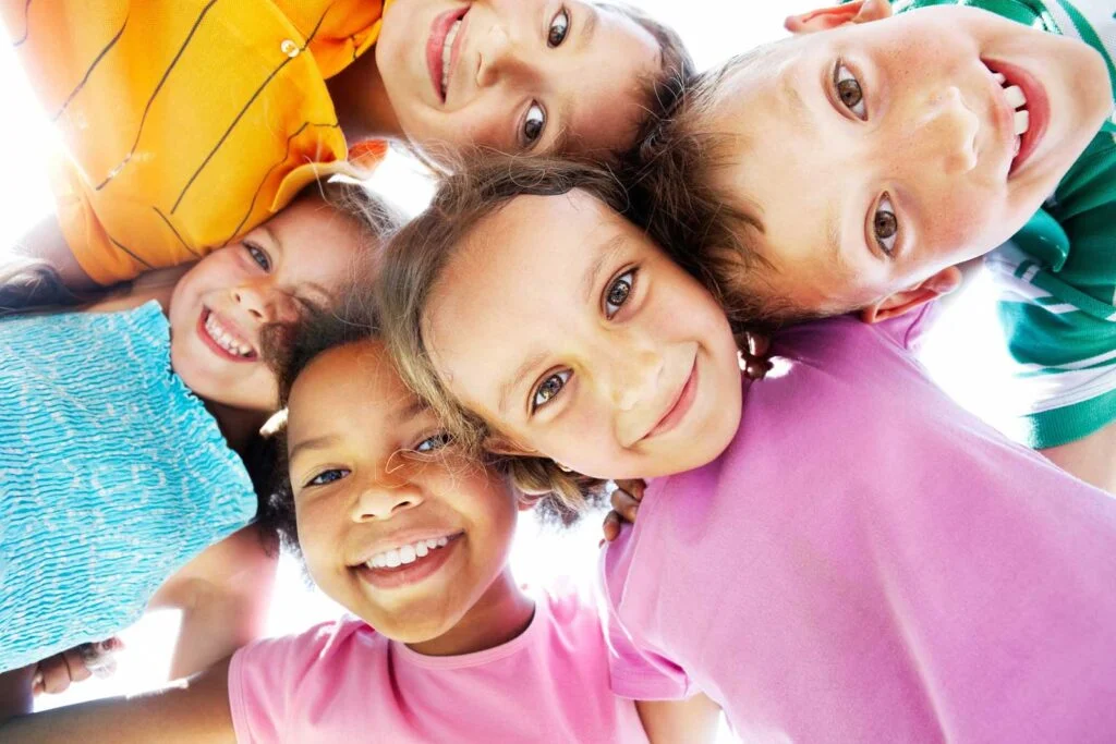 12 نصيحة لتطوير علاقتك بطفلك ليشعر بالأمان والثقة